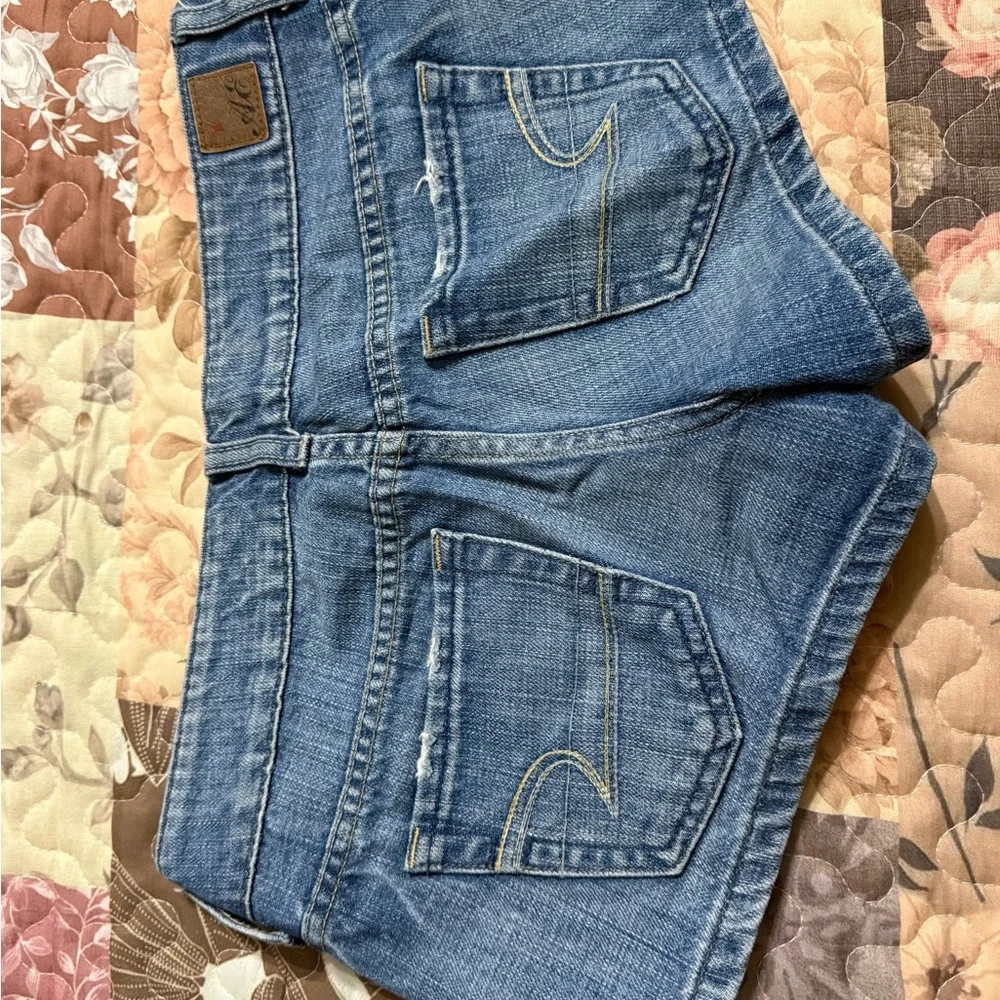 American Eagle Outfitters Blue Denim Shorts - Picture 2 of 2